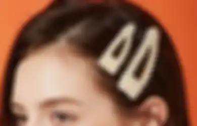 Tak Disangka Menjepit Rambut Rupanya Bawa Efek Merugikan, Menyesal Baru Tahu Sekarang