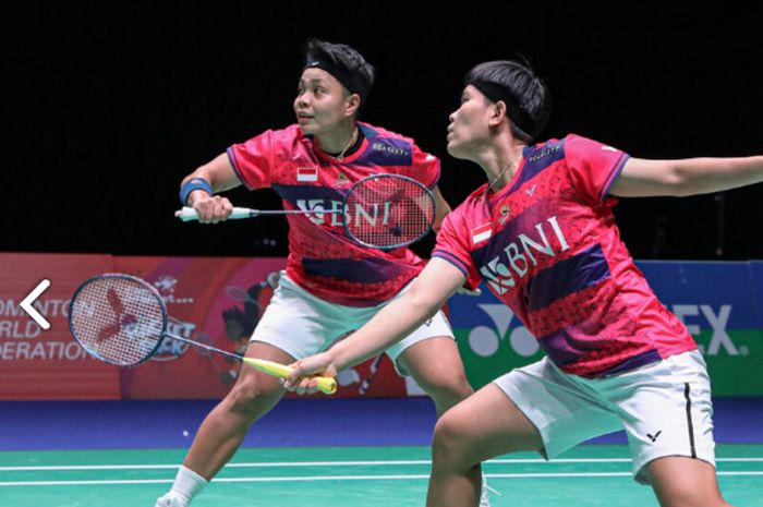 Pasangan ganda putri Indonesia, Apriyani Rahayu/Siti Fadia Silva Ramadhanti saat tampil di babak pertama All England Open 2023 di Utilita Arena Birmingham, Inggris, Rabu (15/3/2023).