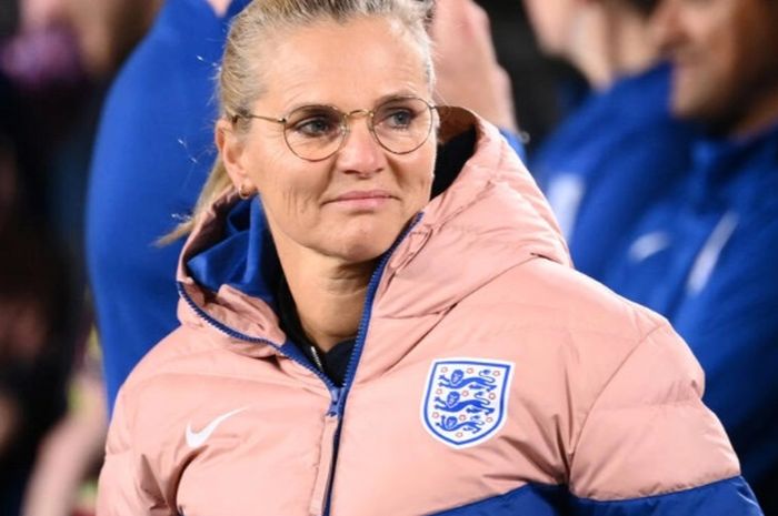 Sarina Wiegman dihubungi FA untuk menjadi salah satu kandidat pelatih Timnas Inggris. FA mencari pelatih yang bisa menjuarai turnamen besar, baik di level Eropa maupun dunia.