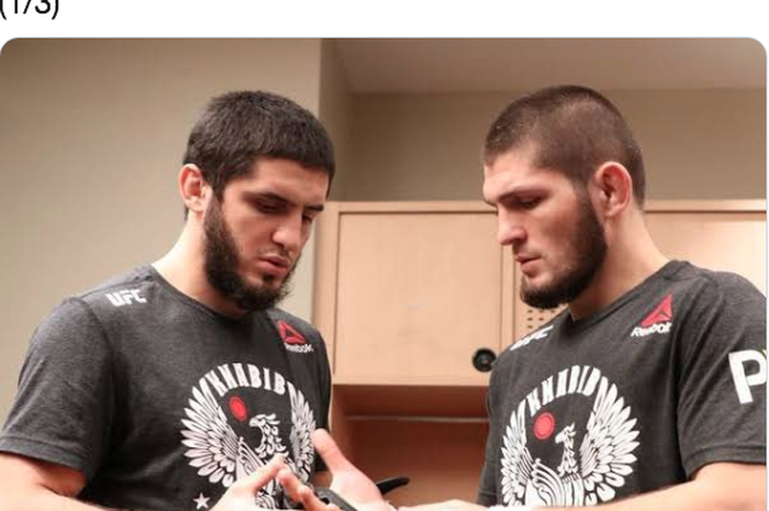 Dua petarung UFC, Islam Makhachev (kiri) dan Khabib  Nurmagomedov.