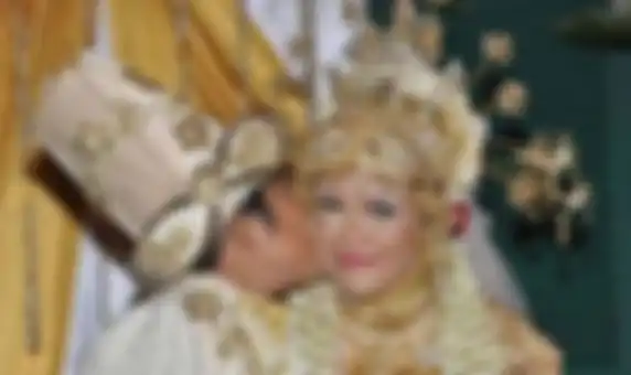 Adul dan istri pertamanya, Azilia Nur Fatma
