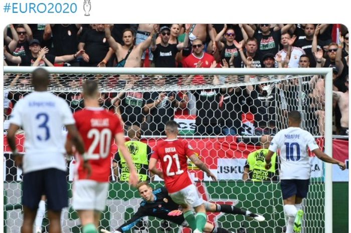 Gol bek sayap kiri Hungaria, Attila Fiola, di penghujung laga pecundangi Prancis pada babak pertama.