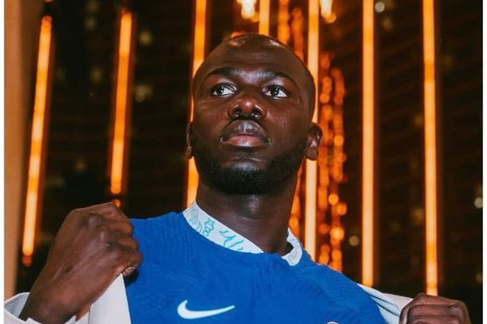 Bek tengah Chelsea yang baru, Kalidou Koulibaly, telah resmi diumumkan pada Sabtu (16/7/2022).