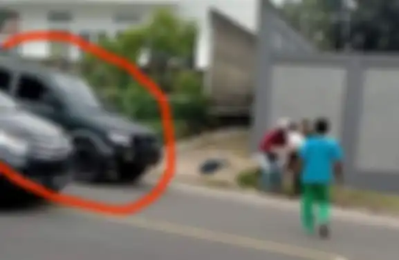 Isuzu Panther hitam yang dipakai tiga oknum anggota TNI AD membawa kabur dan membuang dua jasad remaja tabrakan di Nagreg, Jawa Barat
