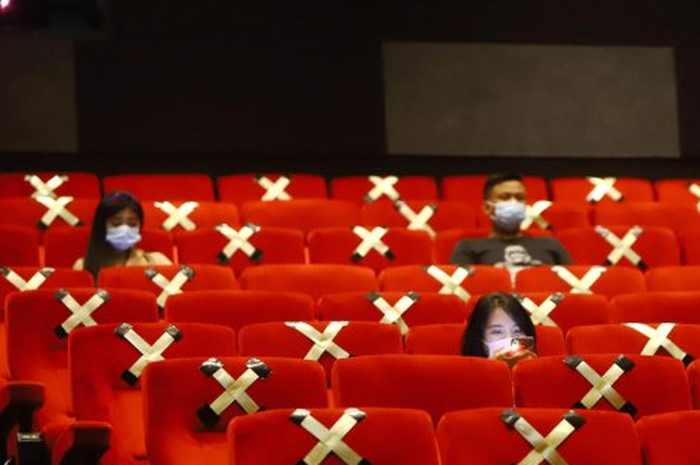 Ilustrasi bioskop yang menerapkan prokes Covid-19