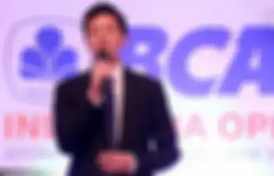 Tetap Hidup Sederhana Meski Bapaknya Punya Kekayaan Rp 113 Triliun, Pria Ini Tak Malu Pakai Sepatu Jebol Saat Berkegiatan: Ada Lakban...