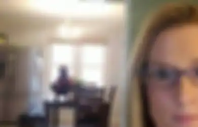 'Kekacauan yang Menggila,' Begini 10 Potret Pengalaman Orangtua Jalani 'Work from Home' Akibat COVID-19 Sembari 'Diteror' Anak-anak Kecil yang Rewel