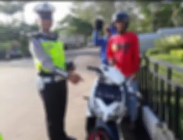 Pelanggaran lalu lintas pelat nomer alay