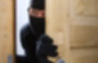 Kocak Banget! Viral Maling Ketiduran di Rumah Korban Saat Melancarkan Aksinya, Baru Sadar Kepergok Usai Dibangunkan Tuan Rumah Saat Asyik Selimutan