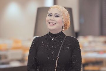 Kenang Kepergian Putrinya 8 Tahun Lalu, Dewi Yull Unggah Foto Mendiang dan Ungkap Kerinduannya