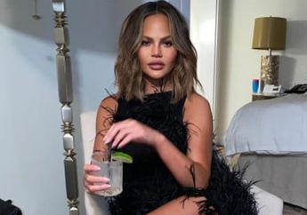 Chrissy Teigen Pukul Telak Haters yang Sebut Dirinya Tak Berkelas