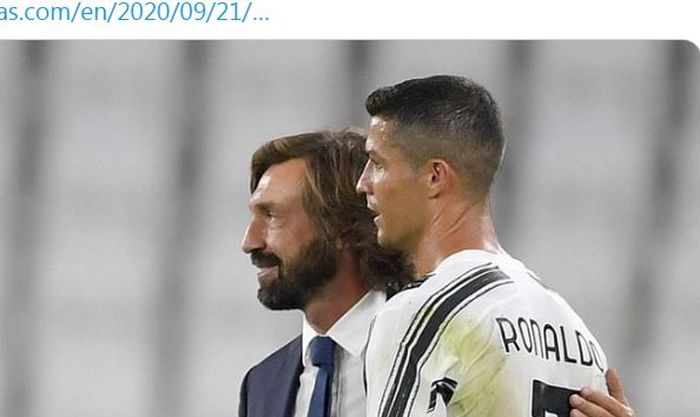 Pelatih Juventus, Andrea Pirlo, merangkul Cristiano Ronaldo.