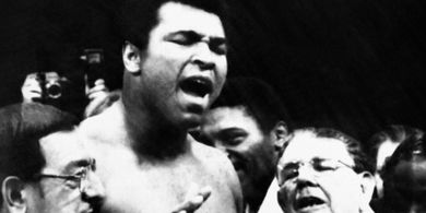 SEJARAH HARI INI - Badan Membengkak karena Remehkan Lawan, Ajaib Muhammad Ali Masih Menang