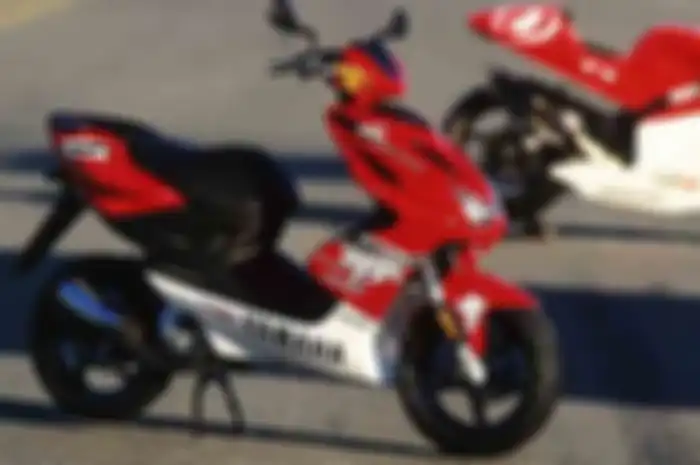 Geger versi baru hadir, Yamaha Aerox ternyata ada edisi mesin 2-tak, penasaran? Yuk intip.                     