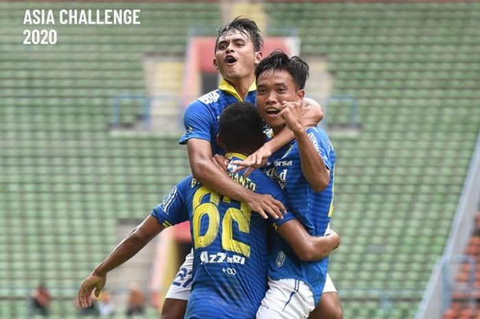 Para pemain Persib  Bandung merayakan gol ke gawang Hanoi FC dalam turnamen Asia Challenge 2020 di Stadion Shah Alam, Selangor, Malaysia, Minggu (19/1/2020).