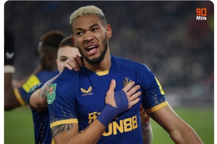 Joelinton cetak gol Newcastle United ke gawang Southampton dalam semifinal Piala Liga Inggris di St Mary's (24/1/2023).