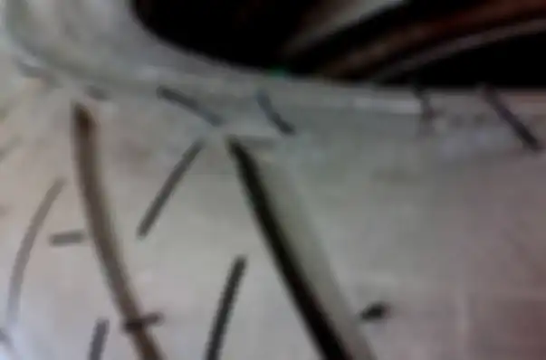 Karet tipis pada ban baru