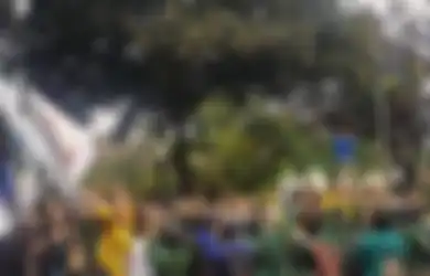 Nggak Cuma Mahasiswa, Emak-Emak Juga Ikut Demo: 