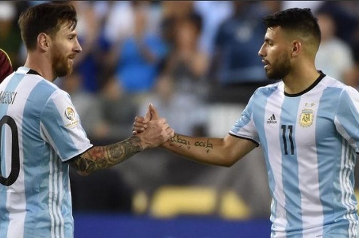 Lionel Messi dan Sergio Aguero saat membela timnas Argentina.