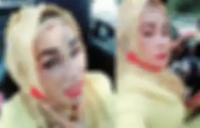 VIRAL Nenek Nyentrik Pamer Mobil Mewah Tanpa Atap, Tengok Gaya Narsisnya yang Luar Biasa Bikin Salfok, Netizen: Sugar Mommy!