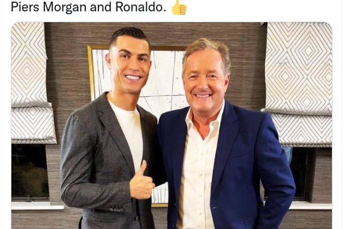 Bintang Manchester United, Cristiano Ronaldo (kiri), saat melakukan wawancara dengan Piers Morgan.