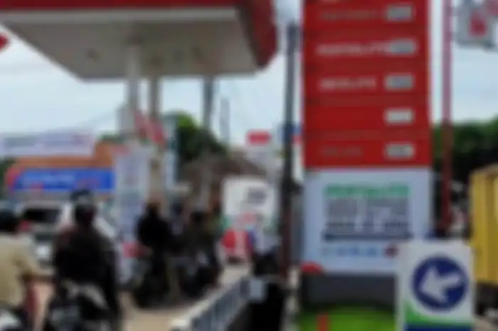 Semakin ramai pembeli di SPBU maka semakin bagus kualitas bensinnya, apa bener begitu?