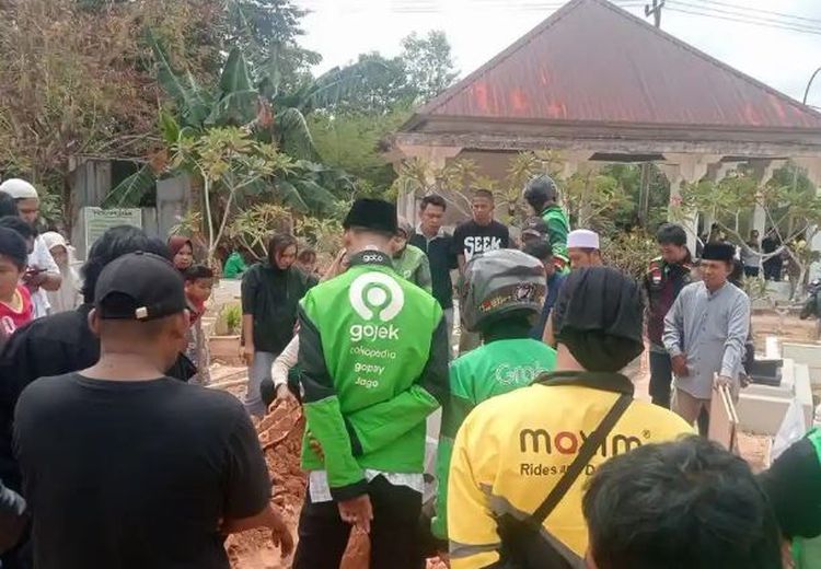 Kronologi Drivel Ojol di Batam Ditemukan Meninggal Dunia, Masih di Atas Motor dan Tidak Menyaut Saat Dipanggil