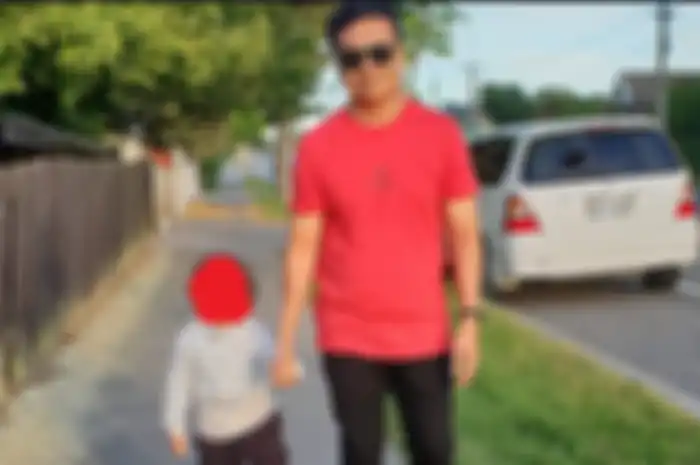 Zulfirmansyah bersama putranya yang masih balita.