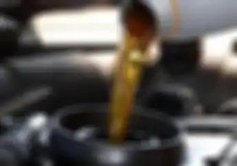 Awas.. Performa Mesin Bisa Turun Kalau Sering Keluarkan Oli dengan Kompressor