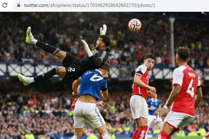 Kiper Arsenal, David Raya, mengaku tidak ada permusuhan meski sengaja diadu dengan Aaron Ramsdale.