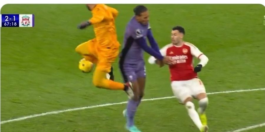 Momen Blunder Konyol Van Dijk dan Alisson di Markas Arsenal, Siapa yang Salah?