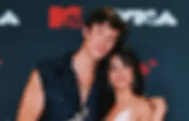 Intip Foto Terbaru Shawn Mendes dan Camila Cabello yang Santuy Gandengan Tangan di New York