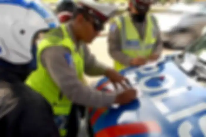Gambar ilustrasi. Penasaran, Apakah KTP Bisa Menjadi Jaminan Saat Terkena Tilang? Begini Penjelasan Polisi
