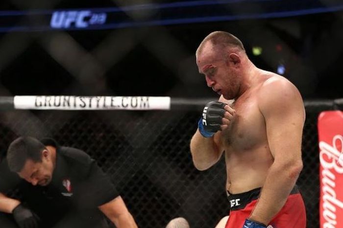 Petarung veteran UFC berjulukan Si Ular Boa Pembelit, Aleksei Oleinik.