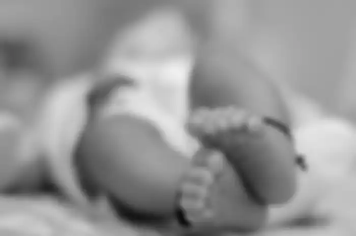 FS, berusia 18 tahun, melahirkan di kamar mandi dan dilaporkan tega habisi nyawa anak yang baru dilahirkannya.