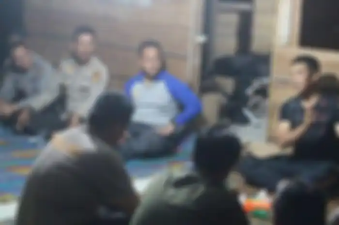 Kapolres Pelalawan, AKBP KASWANDI (Kus Hitam) Menginap di Lokasi Karhutla di Riau Area TNTN belum lama ini.