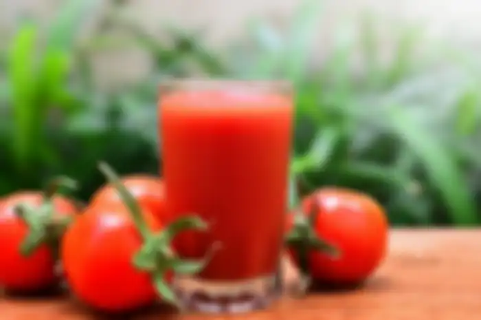 Rutin Minum Jus Tomat Bisa Turunkan Berat Badan, Cek Manfaat Hebat Lainnya