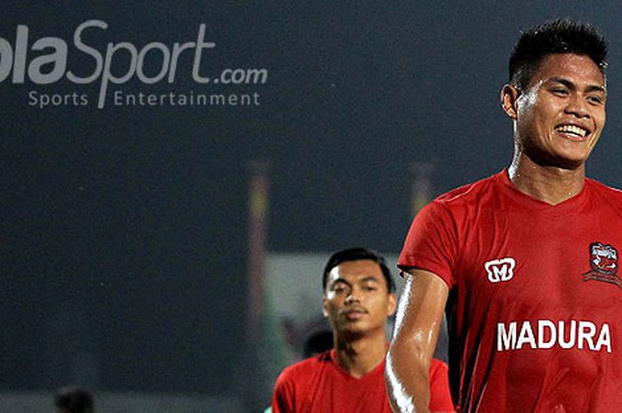 Kapten Madura United, Fachruddin Wahyudi Aryanto, usai melakukan pemanasan menjelang laga pekan ke-1