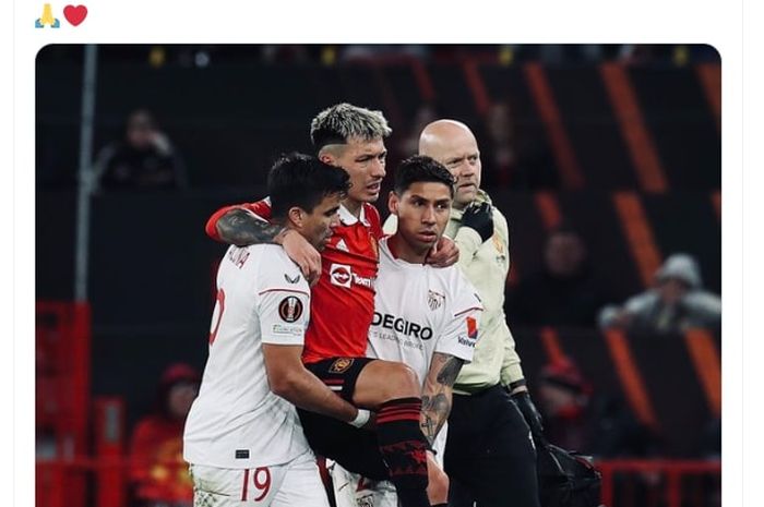 Lisandro Martinez absen sampai akhir musim di Manchester United karena alami cedera metatarsal dalam laga kontra Sevilla di leg pertama Liga Europa (13/4/2023).