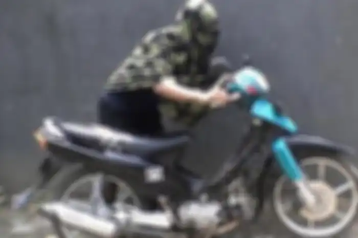 Ilustrasi pencurian sepeda motor.