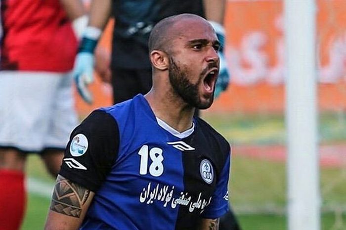 Striker Brasil, Claudir Marini Junior yang bermain untuk klub, Iran Esteghlal Khuszestan