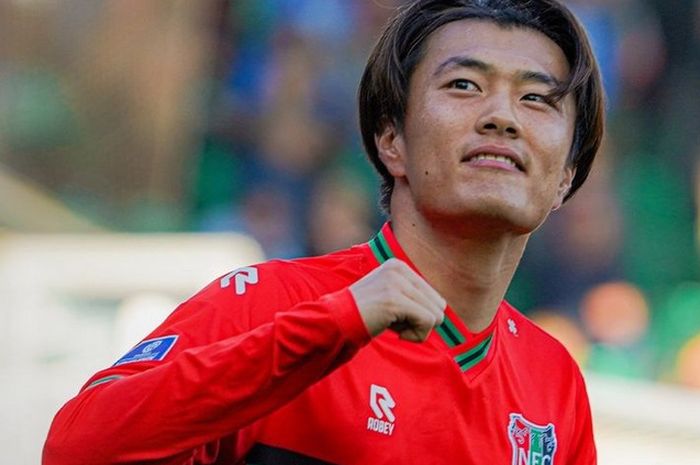 Striker Jepang Koki Ogawa bersinar di NEC Nijmegen dan menjadi ancaman serius bagi Timnas Indonesia dalam laga kelima Grup C putaran keempat Kualifikasi Piala Dunia 2026 zona Asia pada 15 November 2024.