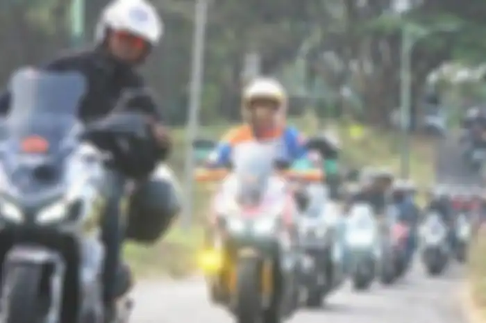 Ratusan bikers Honda ADV 150 dari Surabaya dan Malang touring perdana dan kumpul di Kaliandra Resort Prigen, Kabupaten Pasuruan.  