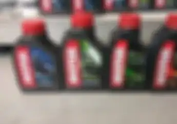 Bikin Kaget! Bengkel Ini Jual Oli Pesawat Merek Motul Buat Motor, Ini Daftar Harganya