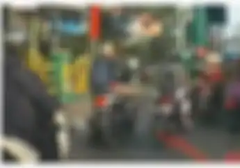 Brutal, Video Tendangan Kungfu Pengendara Yamaha NMAX ke Pengendara Honda BeAT, Korban Nyaris Terjungkal
