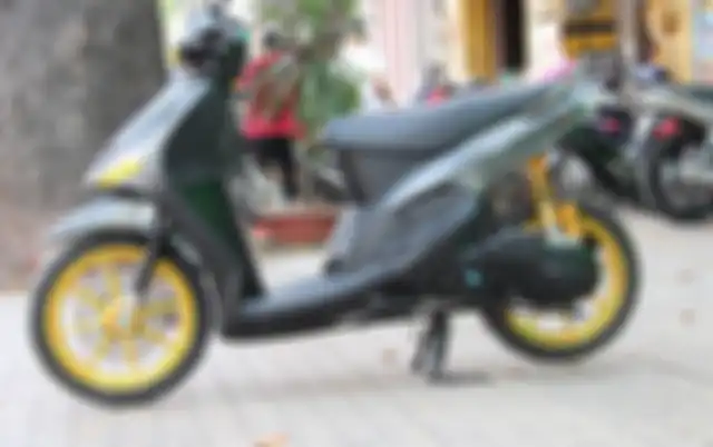 Yamaha Mio generasi pertama tampil segar pakai part mewah