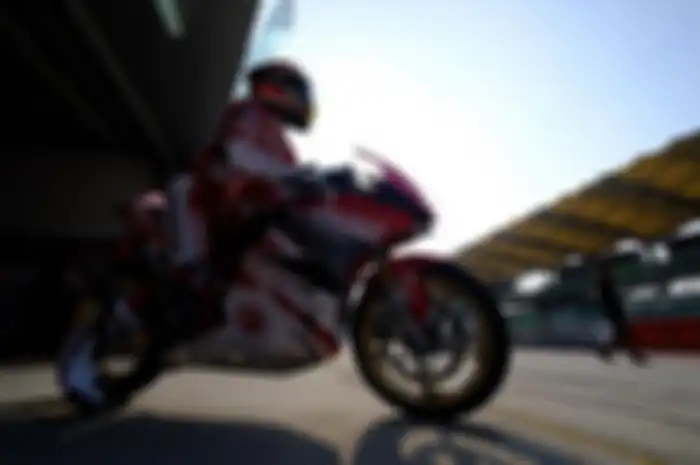 Awhin Sanjaya di atas Honda CBR250RR