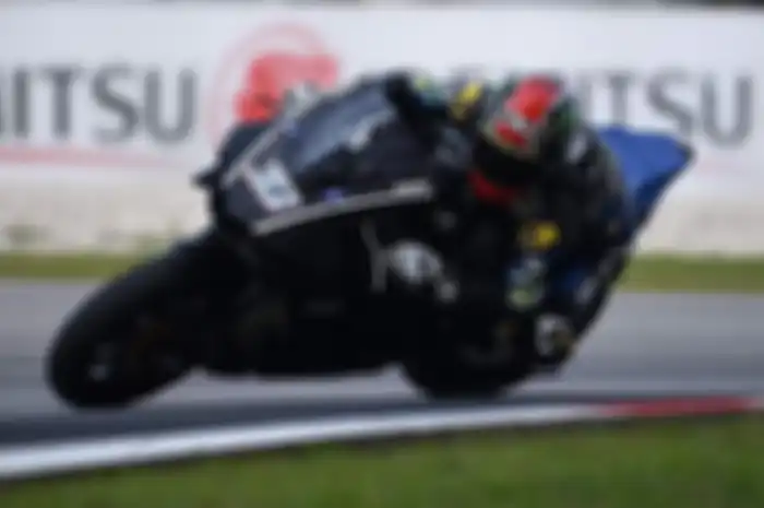 Yudhistira di atas motor balap Yamaha R1 2019