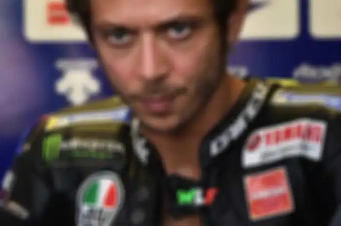 Valentino Rossi ungkap, mesin baru M1 masih kalah cepat jika dibandingkan dengan Honda dan Ducati di trek lurus.