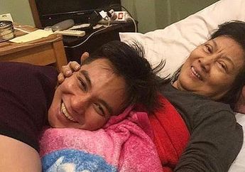 Air Mata Langsung Berderai Begitu Tiba di Pemakaman, Baim Wong Ungkap Pesan Terakhir sang Ibunda